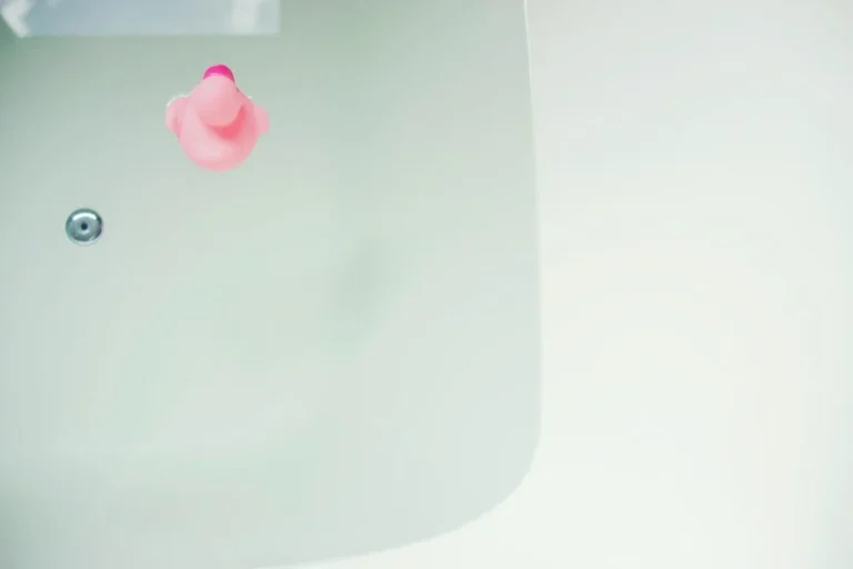 Banheira para bebê e cuidados de segurança no banho